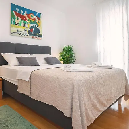 With Terrace Apartamento